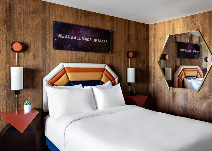 Americana Motor In Near Nau & Downtown Hotel
