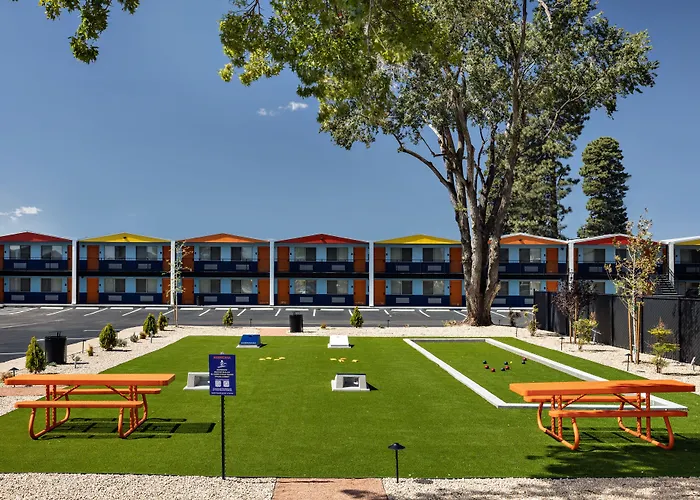 Americana Motor In Near Nau & Downtown Hotel