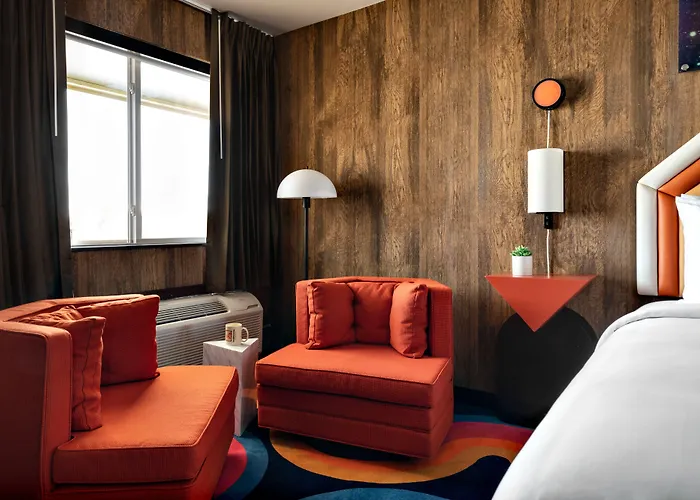 Americana Motor In Near Nau & Downtown 4*